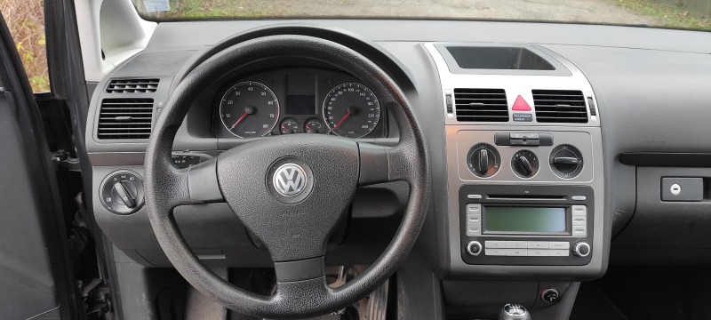 VW Touran 1.6i, снимка 8 - Автомобили и джипове - 45398089