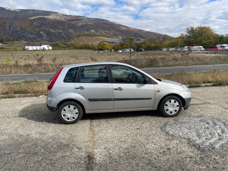 Ford Fiesta 1.4i 75ks FACE LIFT, снимка 6 - Автомобили и джипове - 47846766