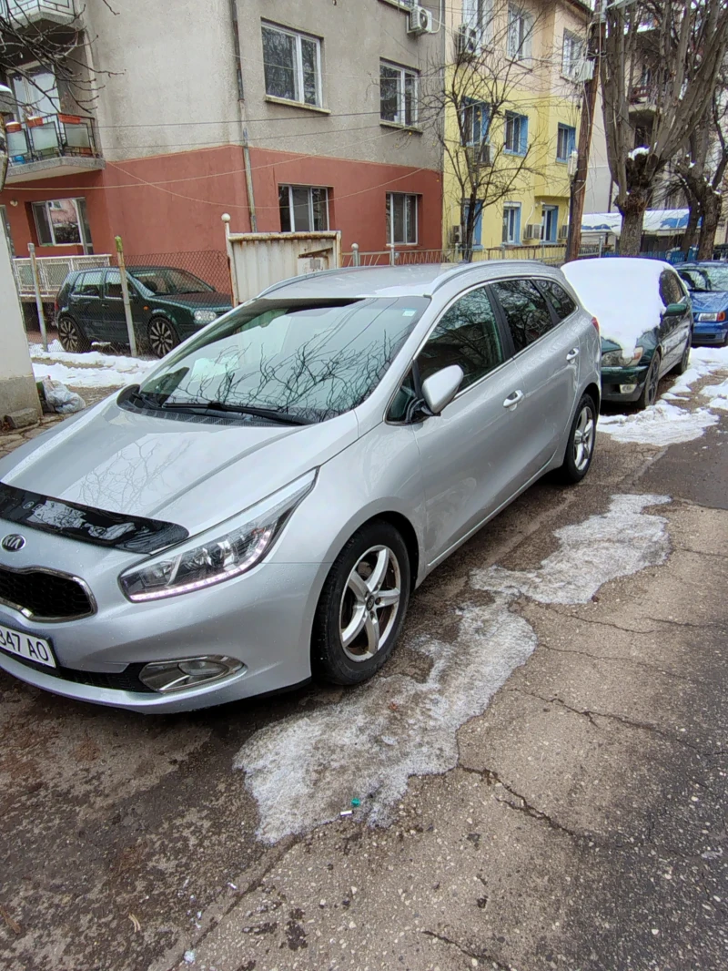 Kia Ceed, снимка 2 - Автомобили и джипове - 48728356