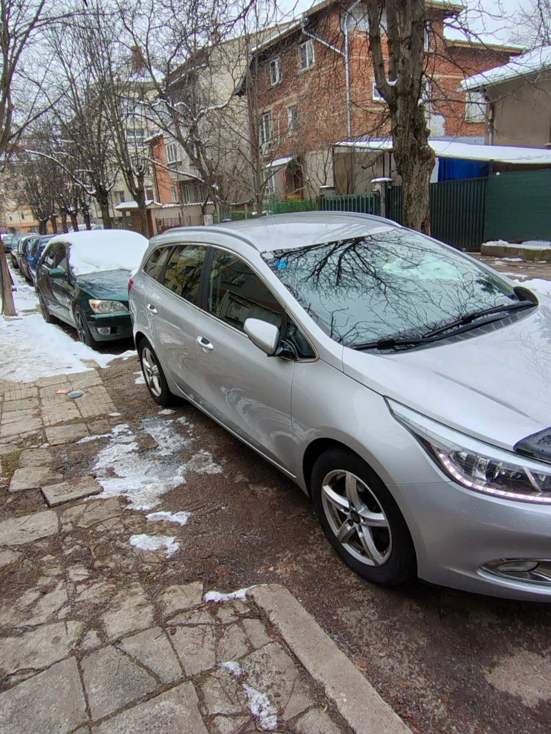 Kia Ceed, снимка 3 - Автомобили и джипове - 48728356