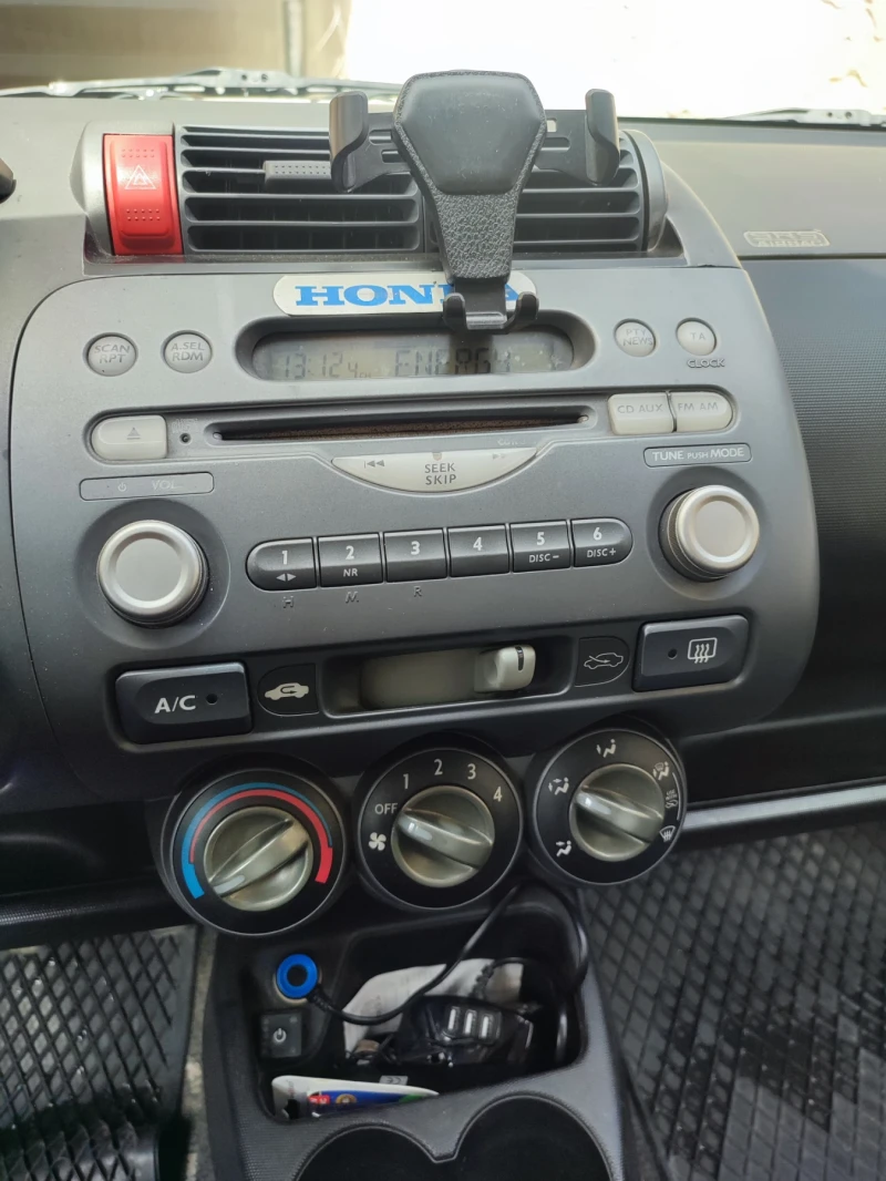 Honda Jazz, снимка 3 - Автомобили и джипове - 52830661