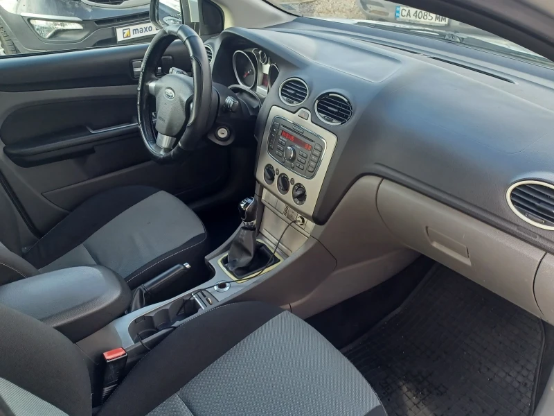 Ford Focus 1.6, снимка 7 - Автомобили и джипове - 52975953
