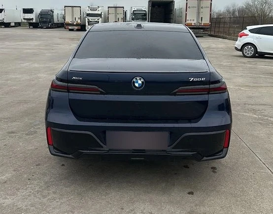 BMW 750 xDrive M-Sport PRO, снимка 3 - Автомобили и джипове - 53800065