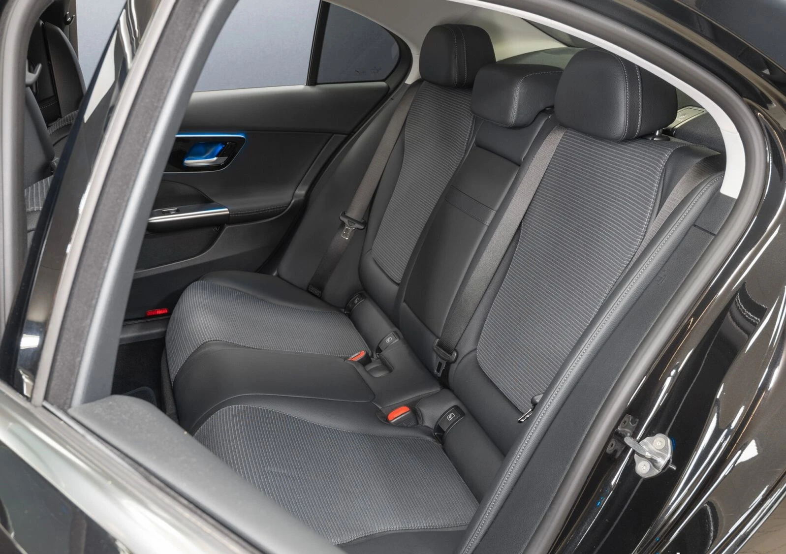 Mercedes-Benz C 200 * AVANTGARDE* DISTRONIC* 360 CAM*  | Mobile.bg   15