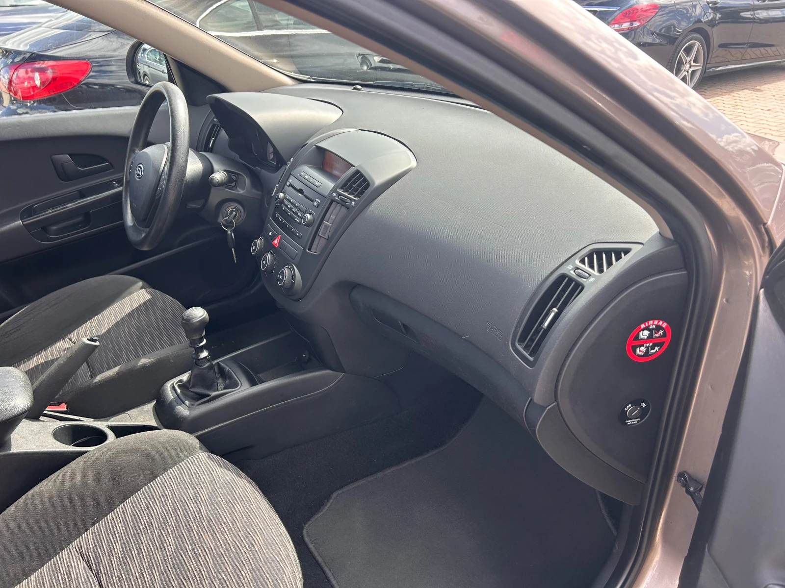 Kia Ceed 1.6i EURO 4 - изображение 10