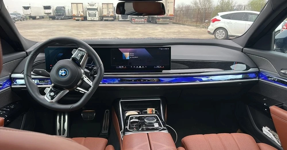 BMW 750 xDrive M-Sport PRO, снимка 6 - Автомобили и джипове - 53800065