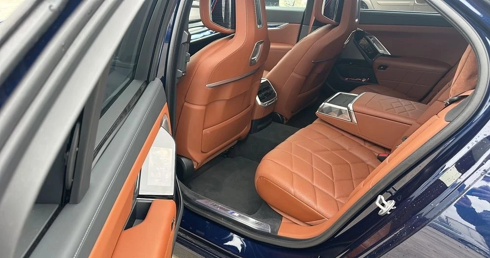 BMW 750 xDrive M-Sport PRO, снимка 8 - Автомобили и джипове - 53800065