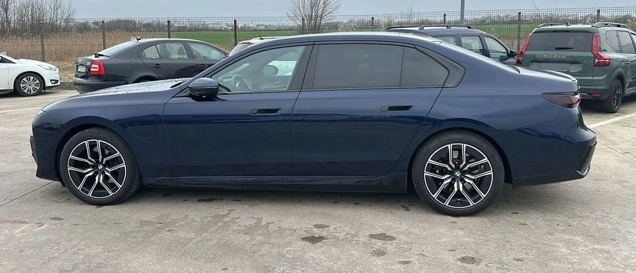 BMW 750 xDrive M-Sport PRO, снимка 4 - Автомобили и джипове - 53800065
