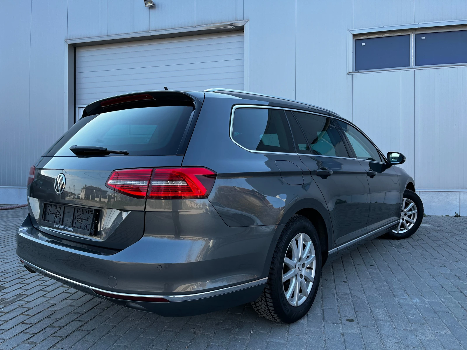 VW Passat  TDI 190�.�. HIGHLINE, �������� 8 ������ � ���� | Mobile.bg � ����������� 3