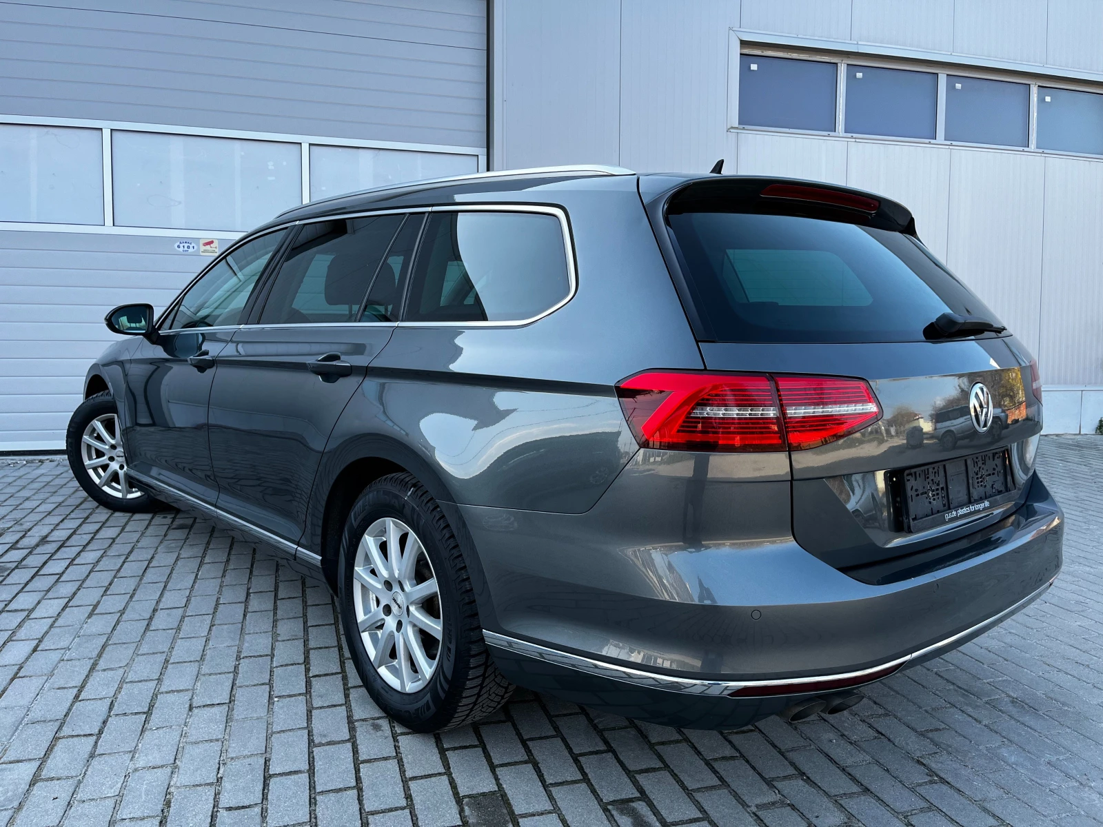 VW Passat  TDI 190�.�. HIGHLINE, �������� 8 ������ � ���� | Mobile.bg � ����������� 4