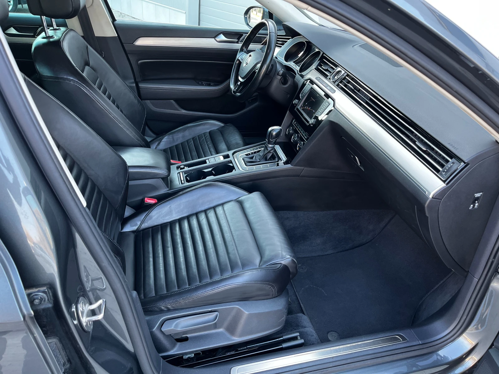 VW Passat  TDI 190�.�. HIGHLINE, �������� 8 ������ � ���� | Mobile.bg � ����������� 12