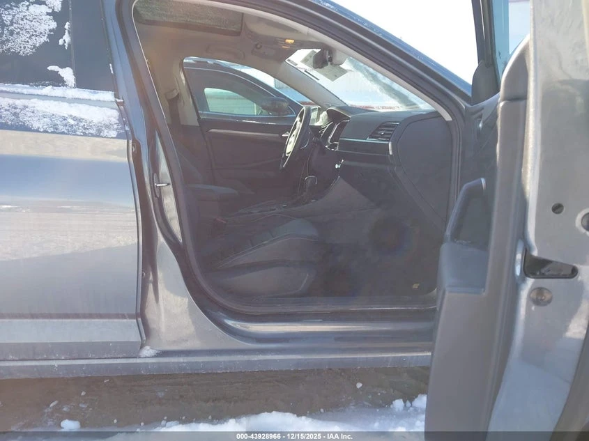 VW Jetta 1.4L I-4 DI, DOHC, VVT, TURBO, 147HP Front Wheel, снимка 5 - Автомобили и джипове - 53973355