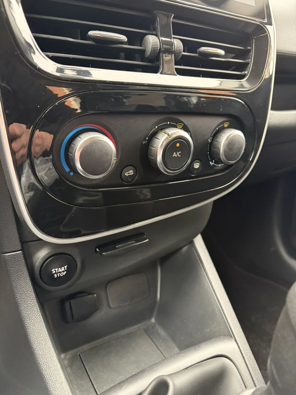 Renault Clio 1.5dci/75/2018г/ПЕРФЕКТНО СЪСТОЯНИЕ!, снимка 11 - Автомобили и джипове - 54009969