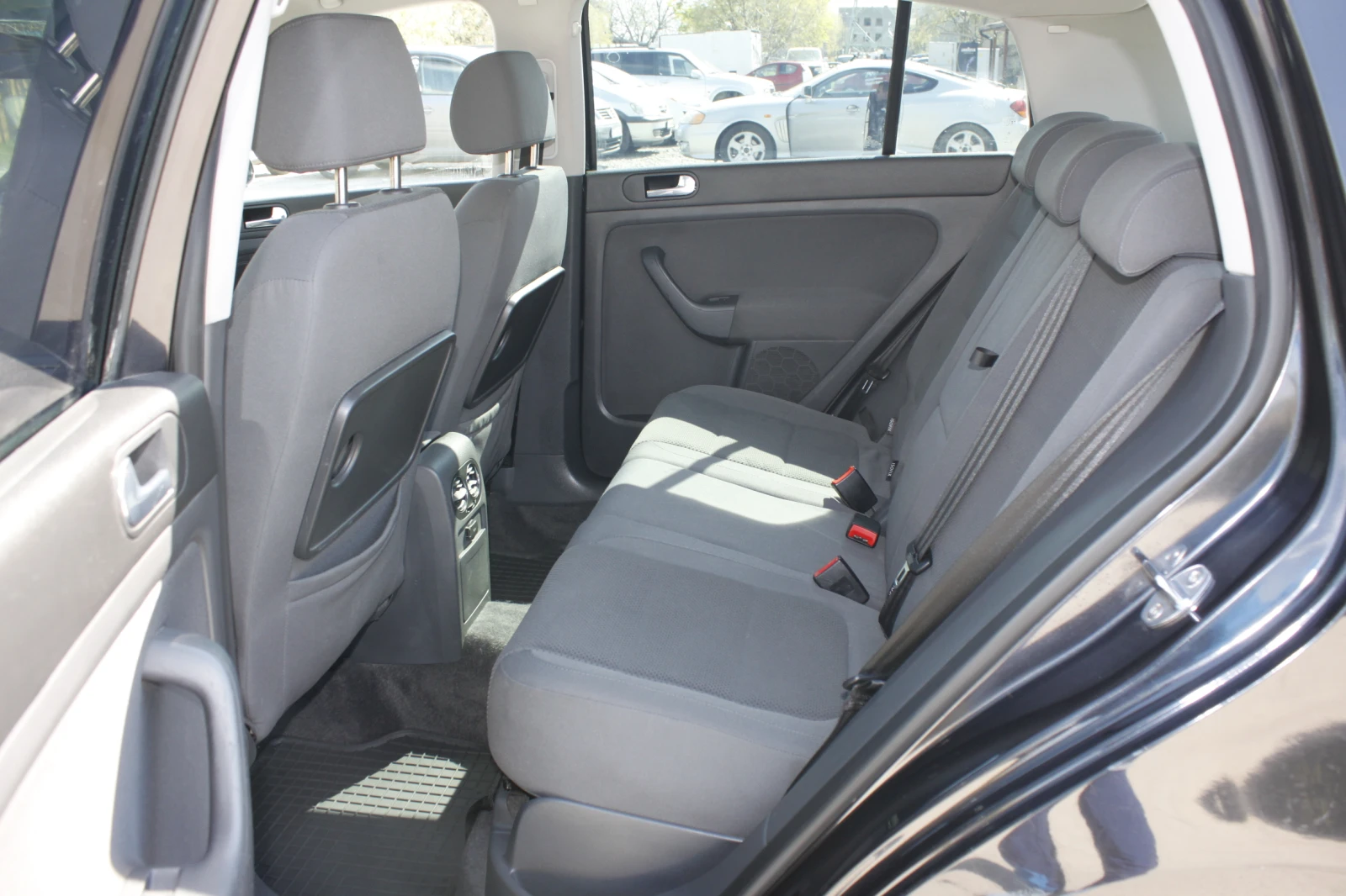 VW Golf Plus 1.9TDI* ТОП* РЕАЛНИ КМ 243ХИЛ., снимка 10 - Автомобили и джипове - 54255656