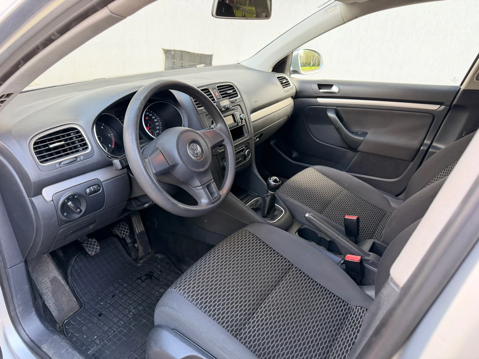 VW Golf 1.6TDI , снимка 9 - Автомобили и джипове - 54291936