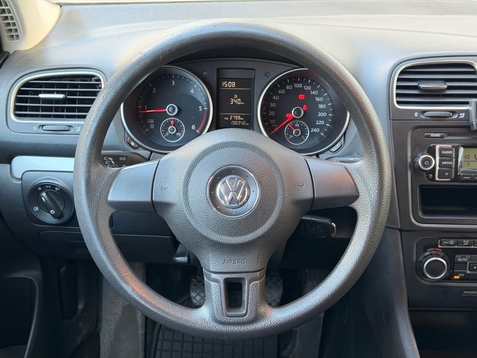 VW Golf 1.6TDI , снимка 13 - Автомобили и джипове - 54291936