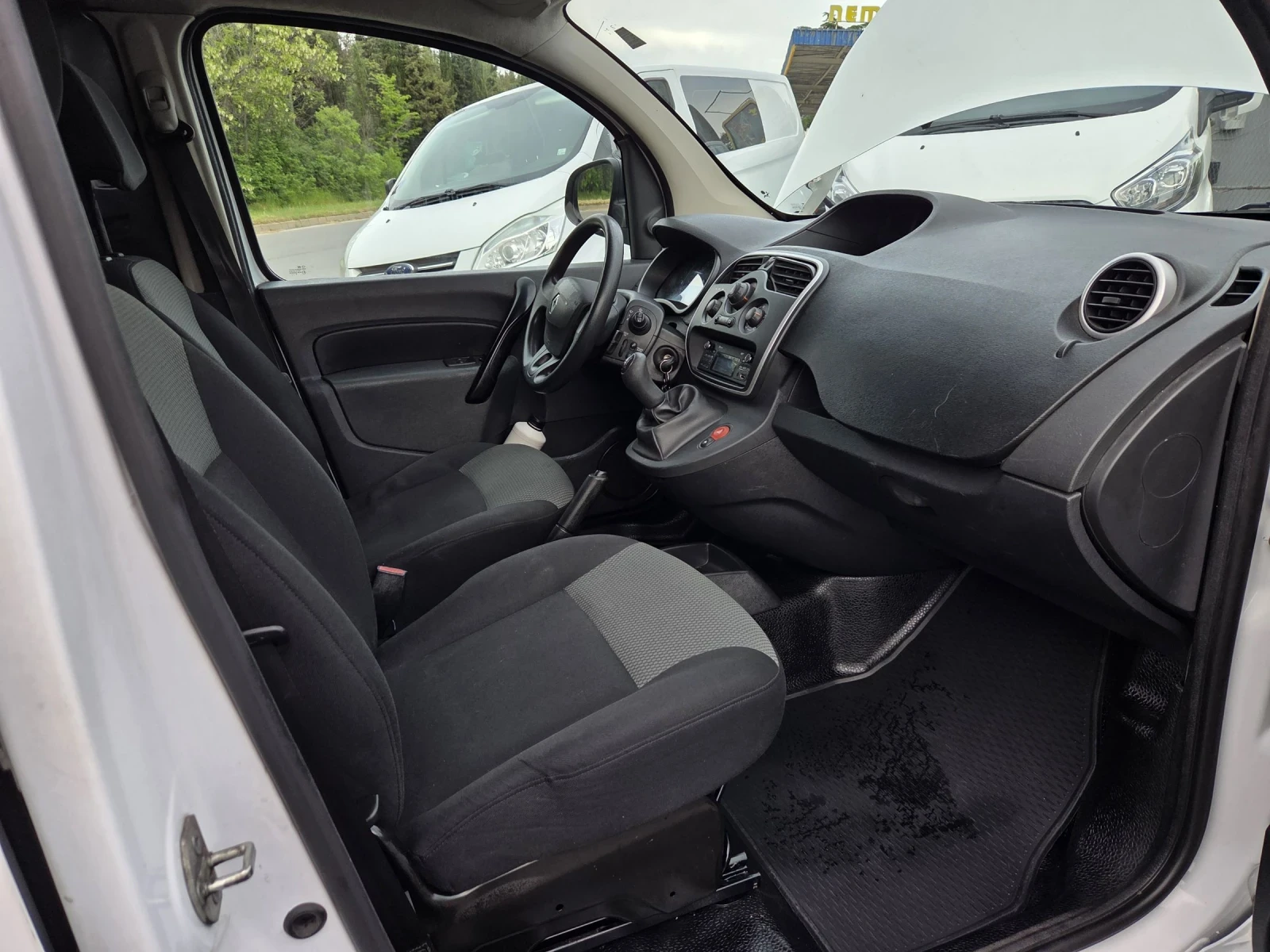 Renault Kangoo 1, 5 cdi 75 hp, снимка 13 - Автомобили и джипове - 54543102