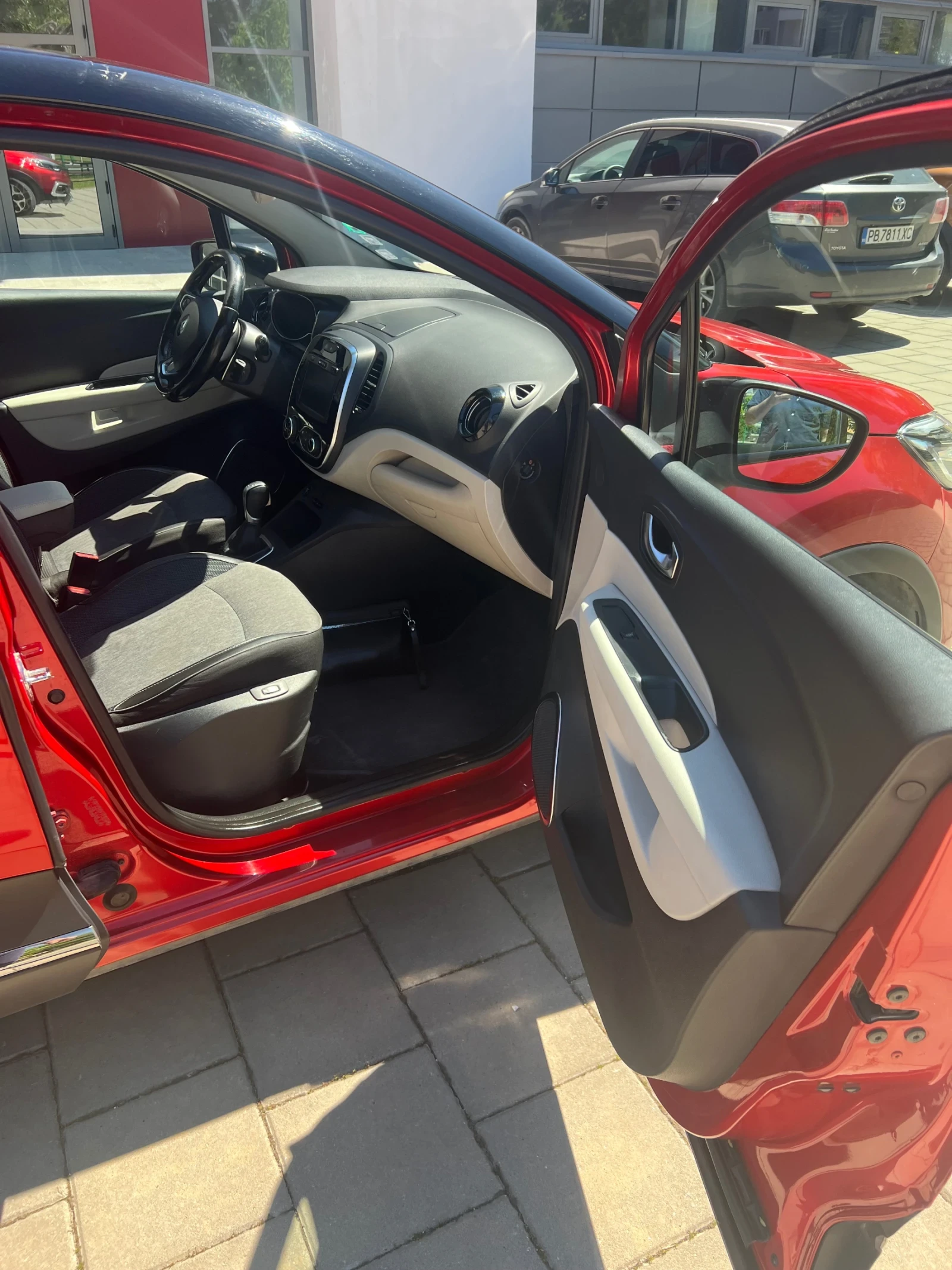 Renault Captur 1.5 dci , снимка 9 - Автомобили и джипове - 54596921