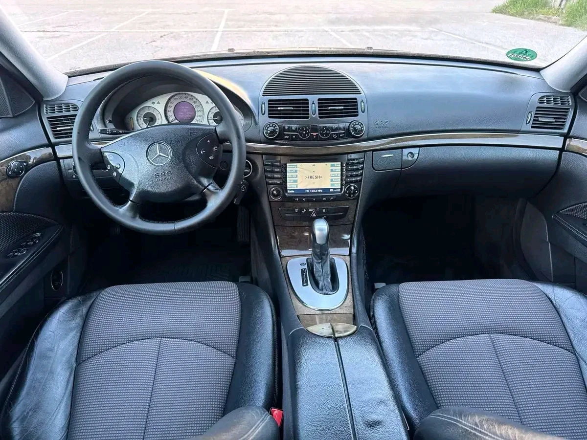 Mercedes-Benz E 320, снимка 2 - Автомобили и джипове - 55083380
