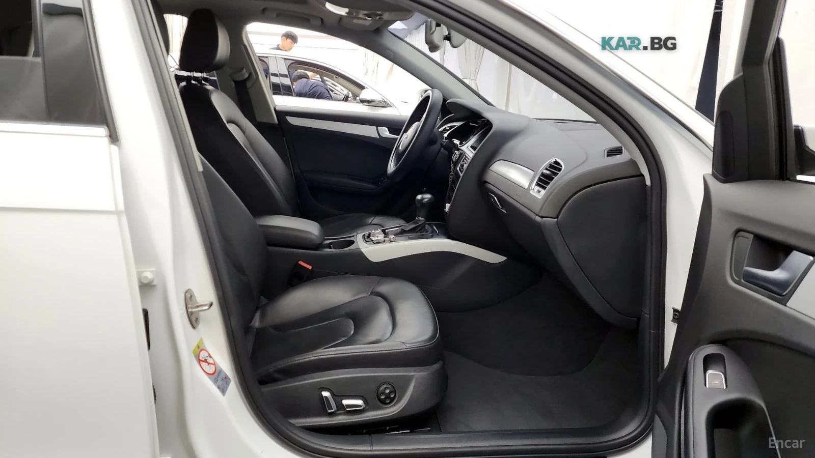Audi A4 * ПАНО* KEYLESS* Camera* ПОДГРЕВ* , снимка 11 - Автомобили и джипове - 55374733