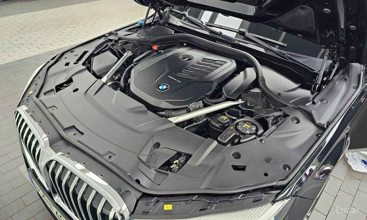 BMW 740 M* SPORT* LASER* ОБДУХВАНЕ* ДИСТРОНИК* ХЕДЪП* 360К, снимка 17 - Автомобили и джипове - 55443632
