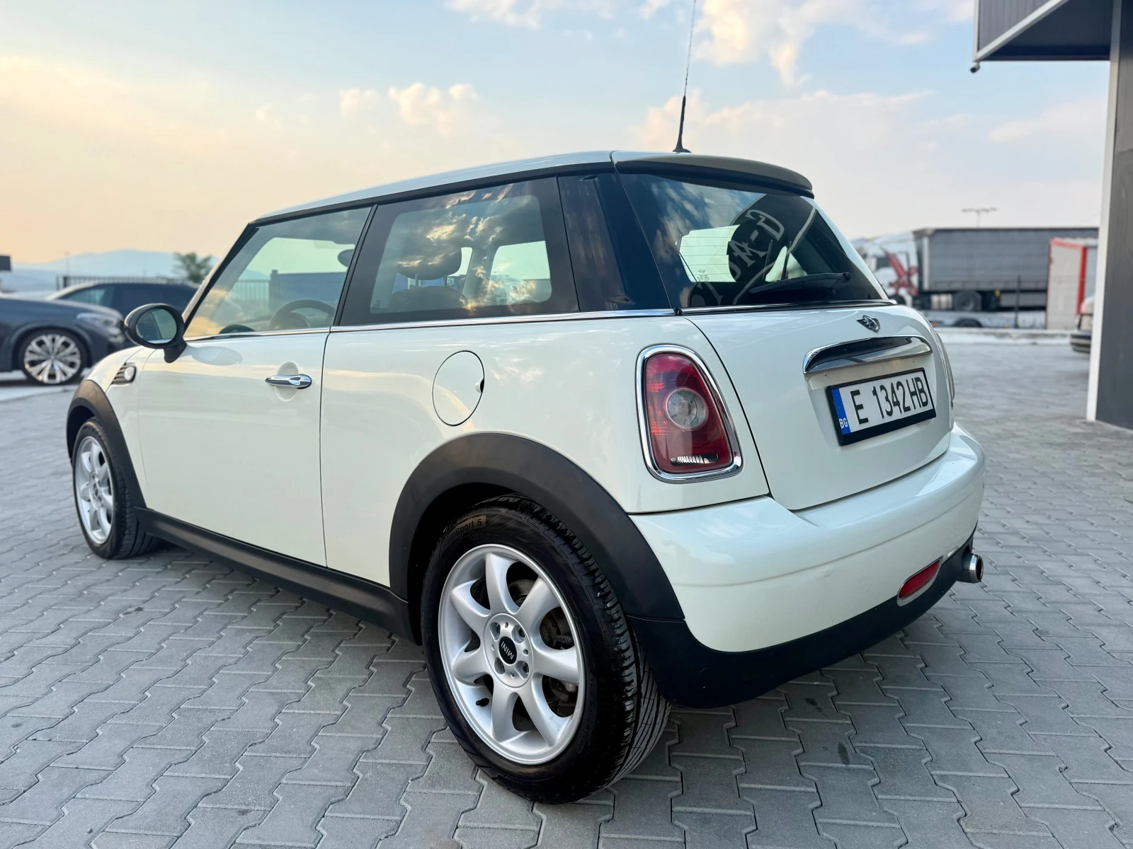 Mini One 1.4 i Собствен лизинг  срещу 1000  с всички такси , снимка 7 - Автомобили и джипове - 55724189