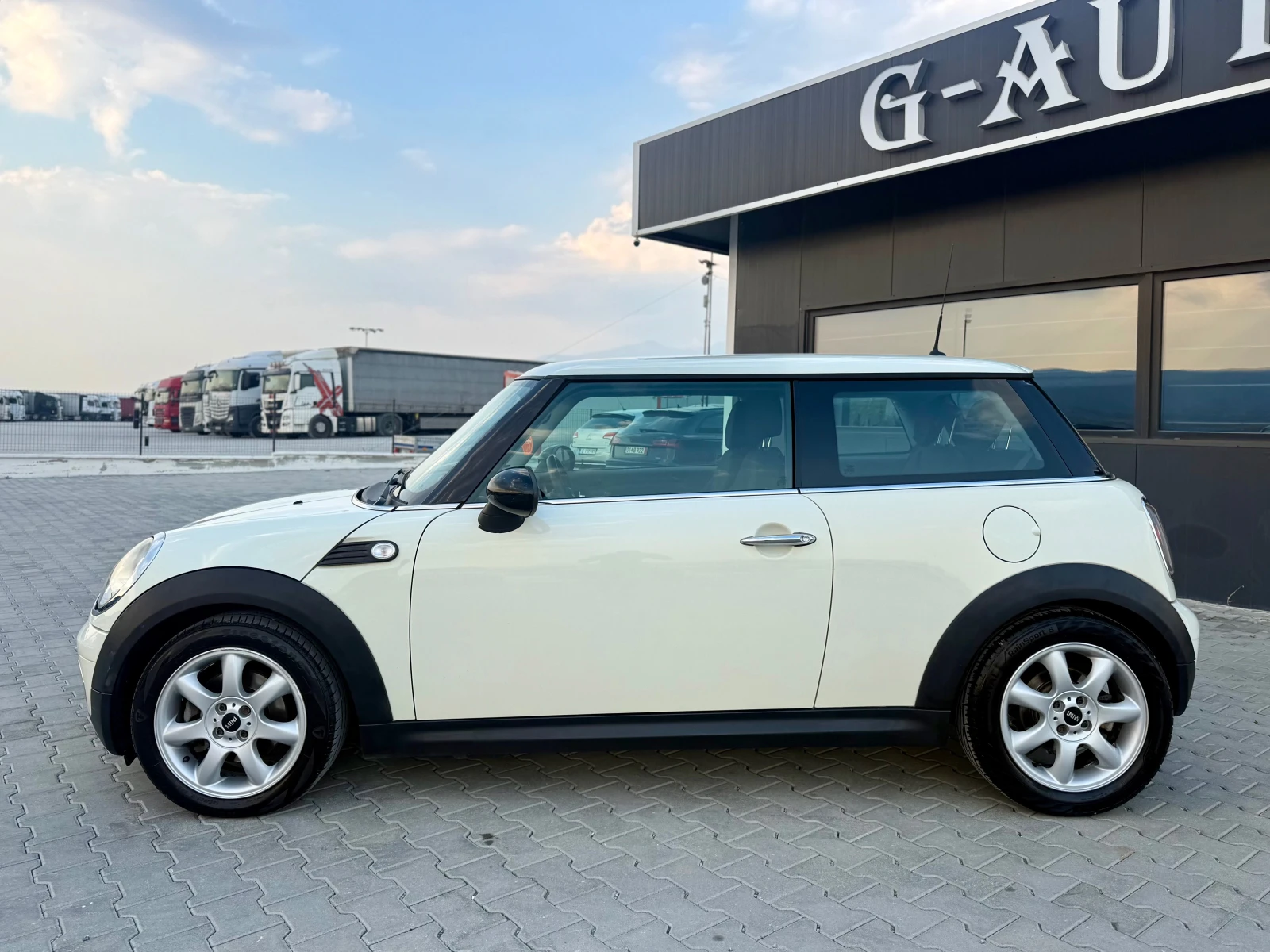 Mini One 1.4 i Собствен лизинг  срещу 1000  с всички такси , снимка 8 - Автомобили и джипове - 55724189