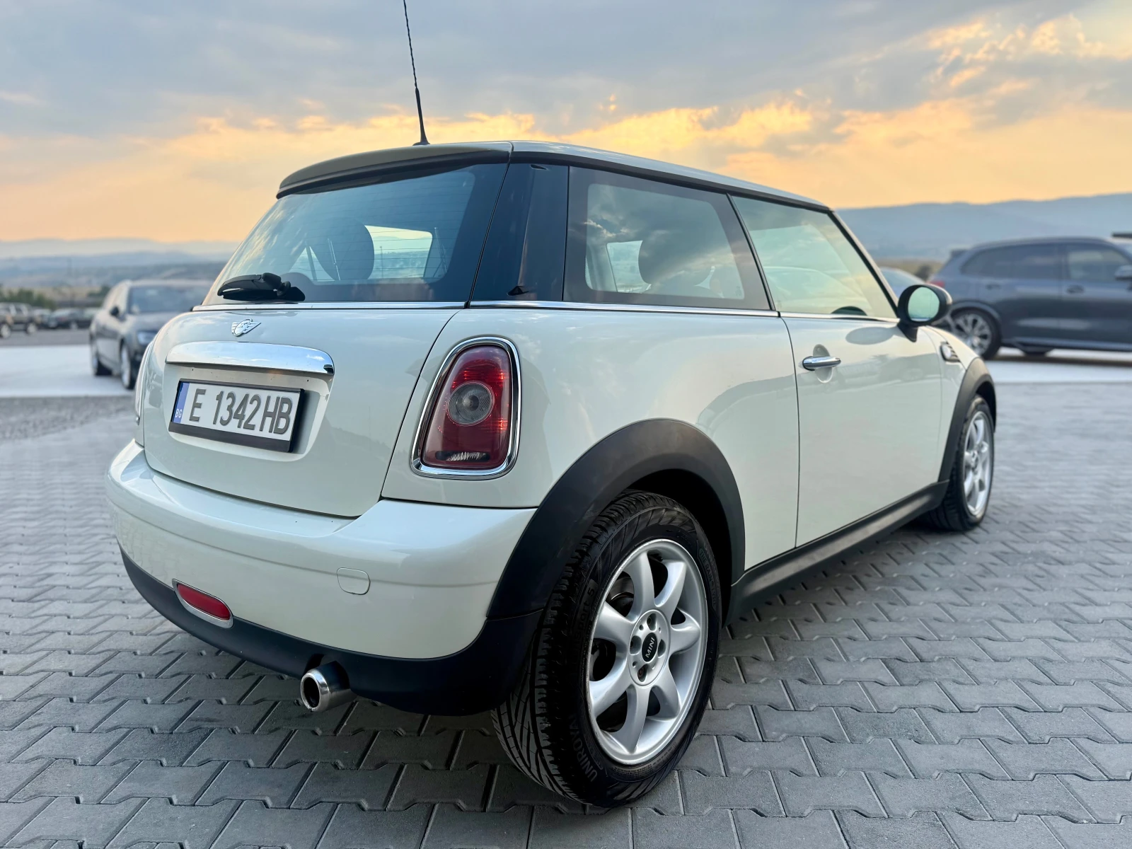 Mini One 1.4 i Собствен лизинг  срещу 1000  с всички такси , снимка 5 - Автомобили и джипове - 55724189
