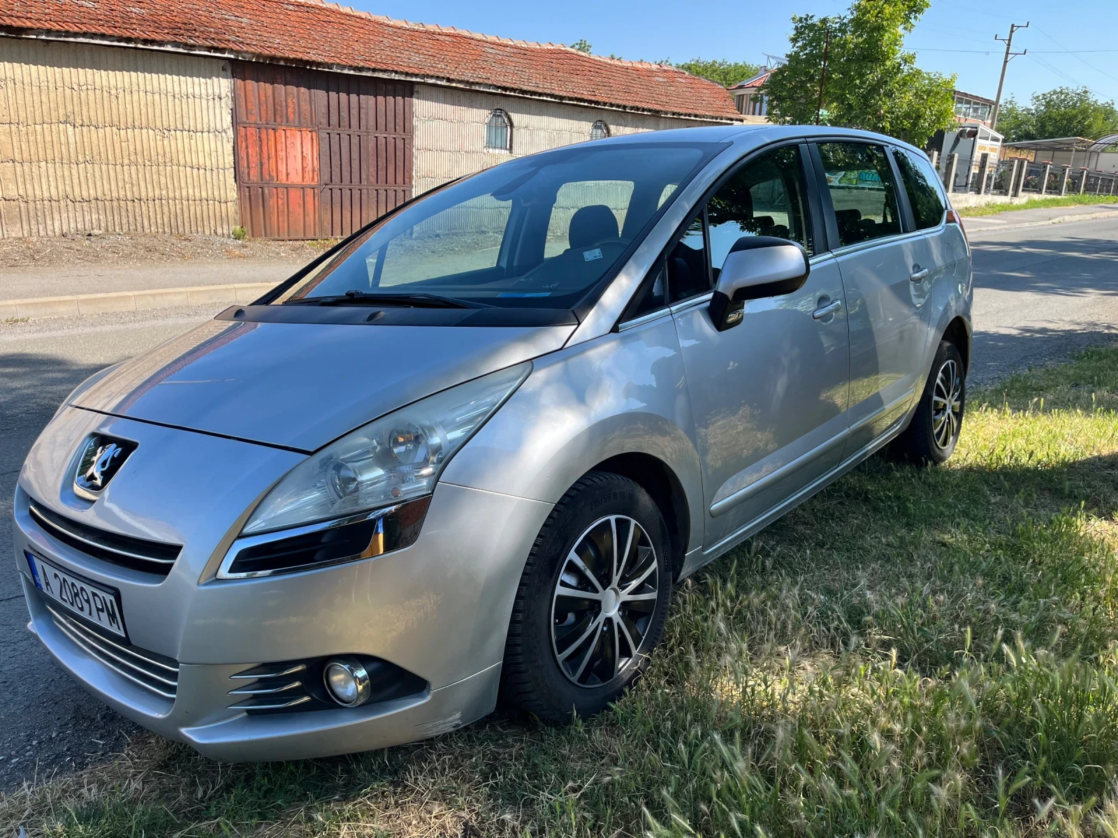 Peugeot 5008 1.6 HDI, снимка 2 - Автомобили и джипове - 55750076