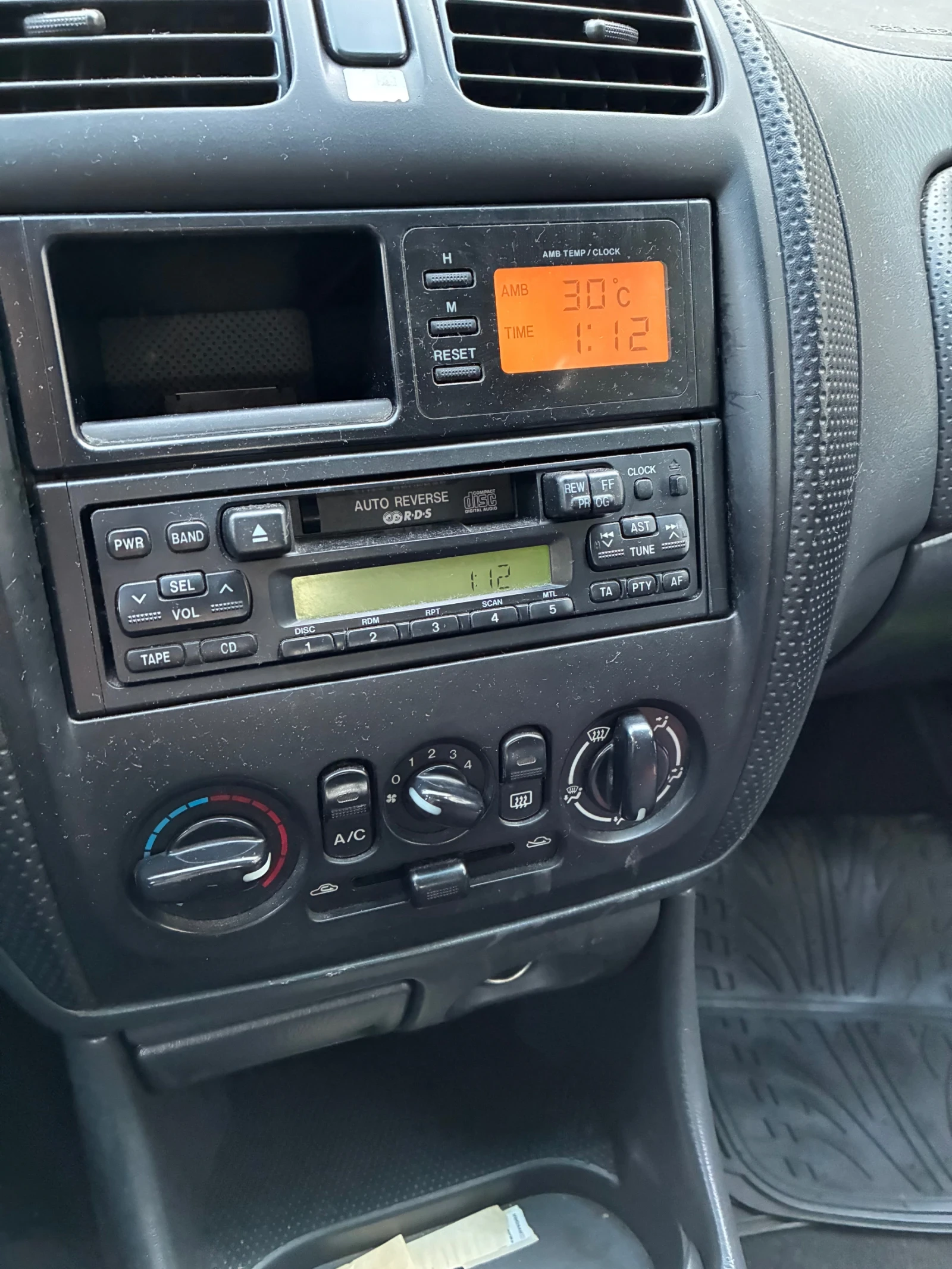 Mazda 323 F, снимка 7 - Автомобили и джипове - 56183256