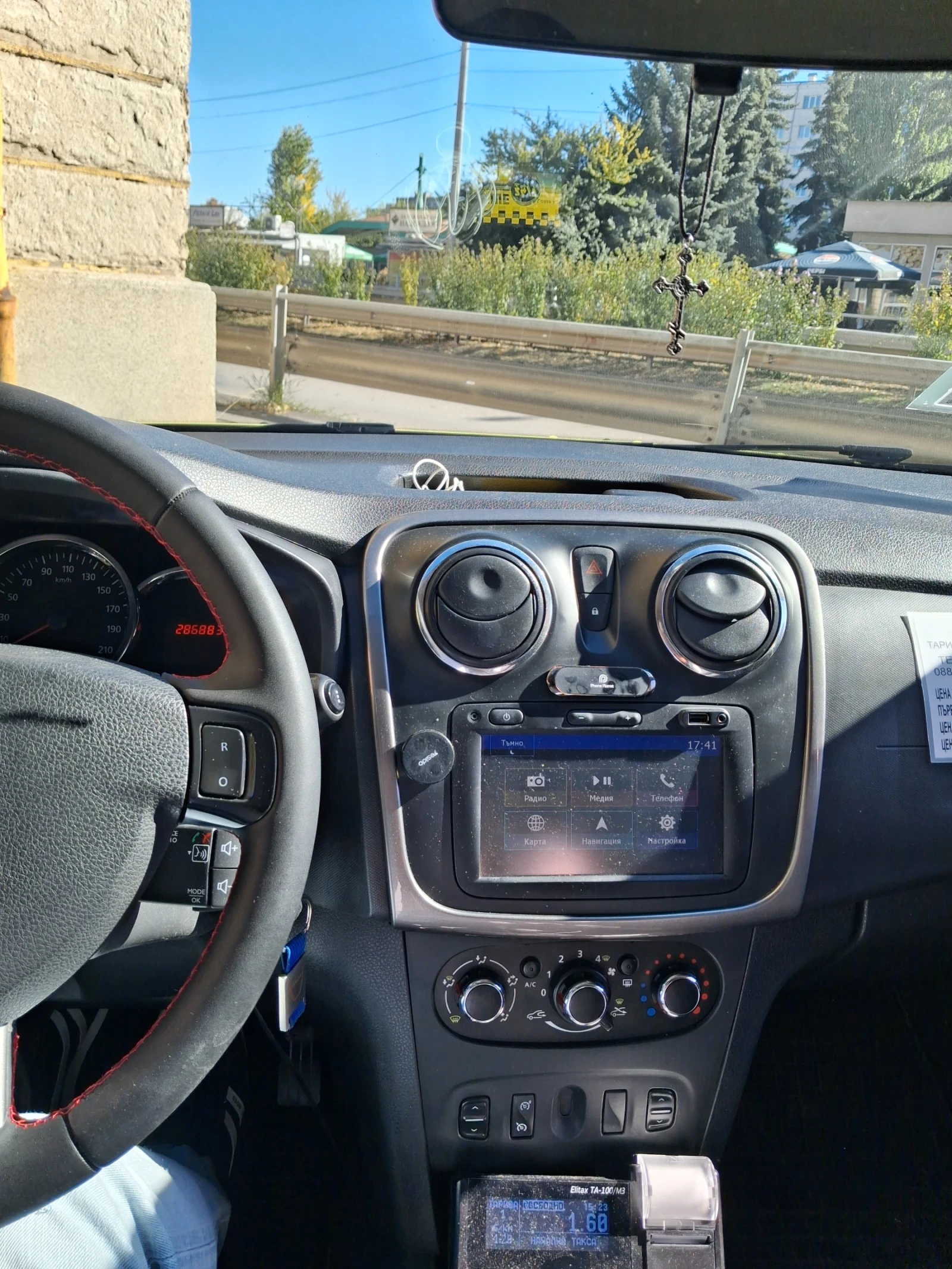 Dacia Logan, снимка 12 - Автомобили и джипове - 56360874