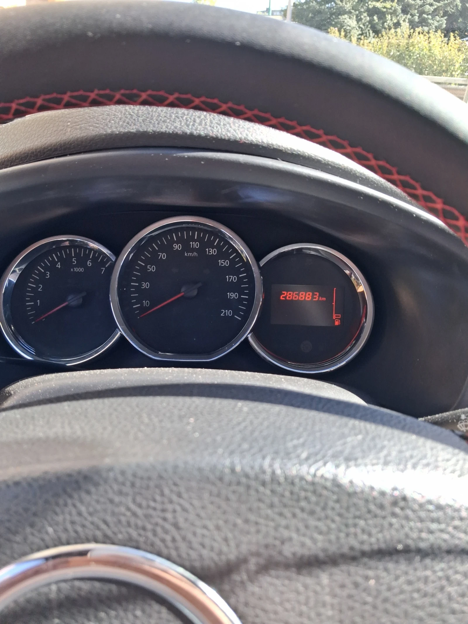 Dacia Logan, снимка 11 - Автомобили и джипове - 56360874