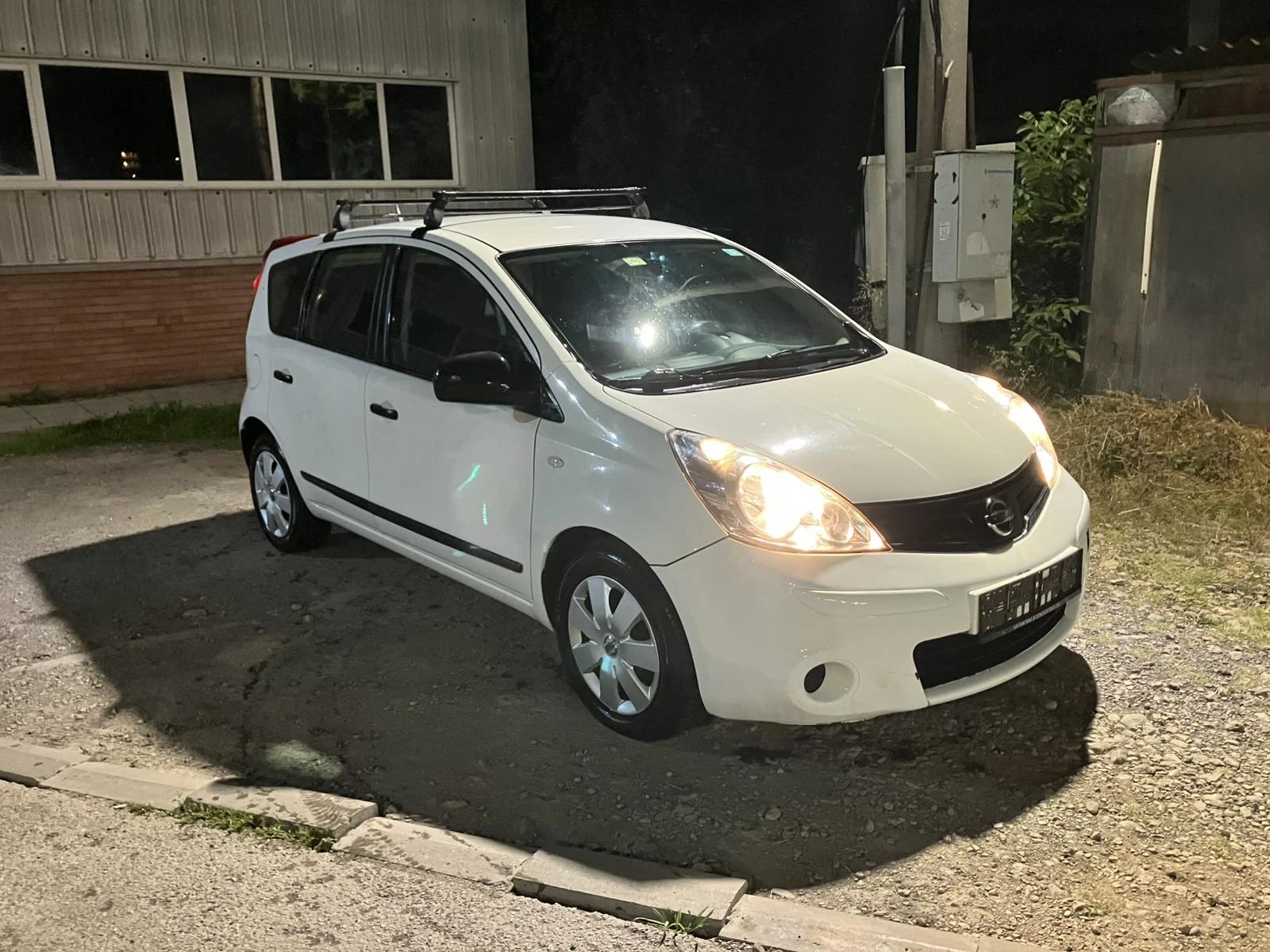 Nissan Note, снимка 11 - Автомобили и джипове - 56367549