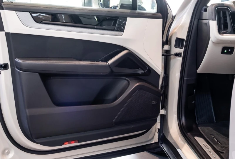 Porsche Cayenne S/FACELIFT/MATRIX/PANO/BOSE/360/LIFT/ACC/22/, снимка 8 - Автомобили и джипове - 51889254