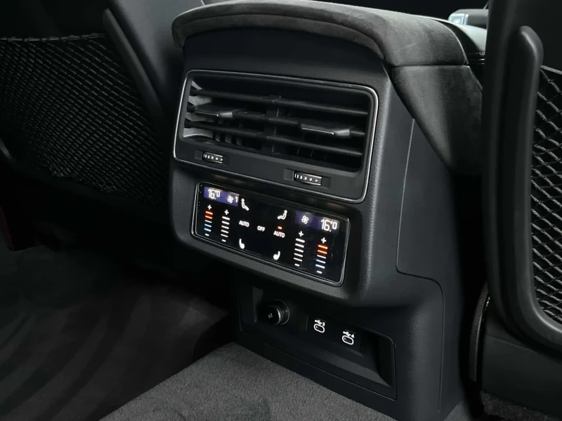 Audi RSQ8 * CARFAX * БЕЗ ПЪРВОНАЧАЛНА ВНОСКА, снимка 10 - Автомобили и джипове - 52912851