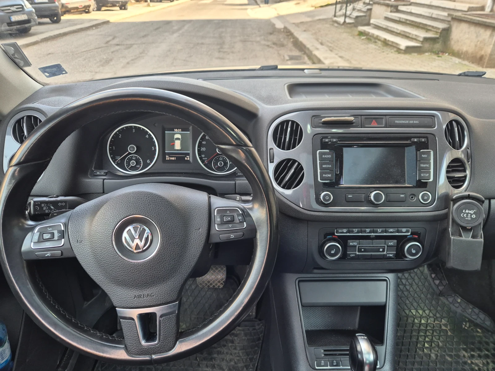 VW Tiguan 2.0 4х4, снимка 7 - Автомобили и джипове - 54015914