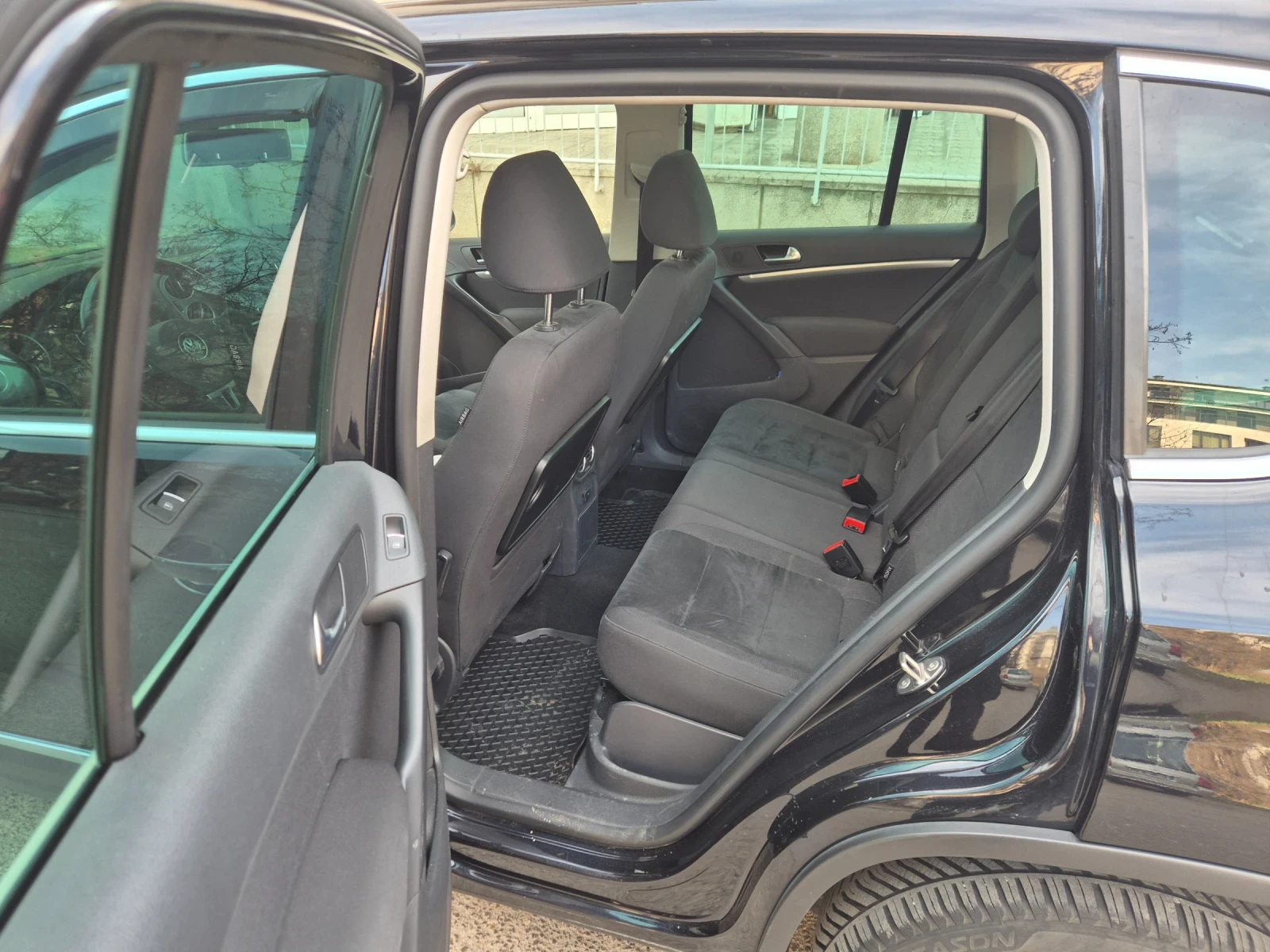 VW Tiguan 2.0 4х4, снимка 8 - Автомобили и джипове - 54015914