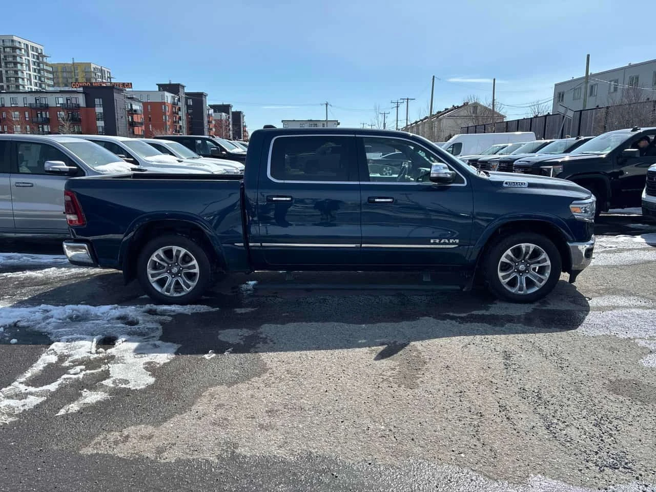 Dodge RAM 1500 * Limited * CARFAX * ПРЕДСТАВИТЕЛСТВО * KEYLESS, снимка 3 - Автомобили и джипове - 54023356