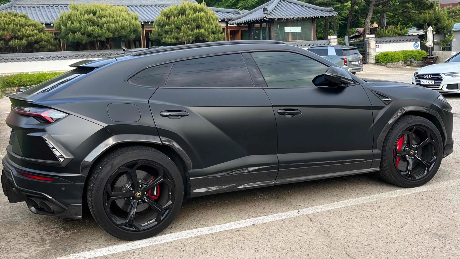 Lamborghini Urus carbon edition* bang and olufsen, снимка 2 - Автомобили и джипове - 54124936