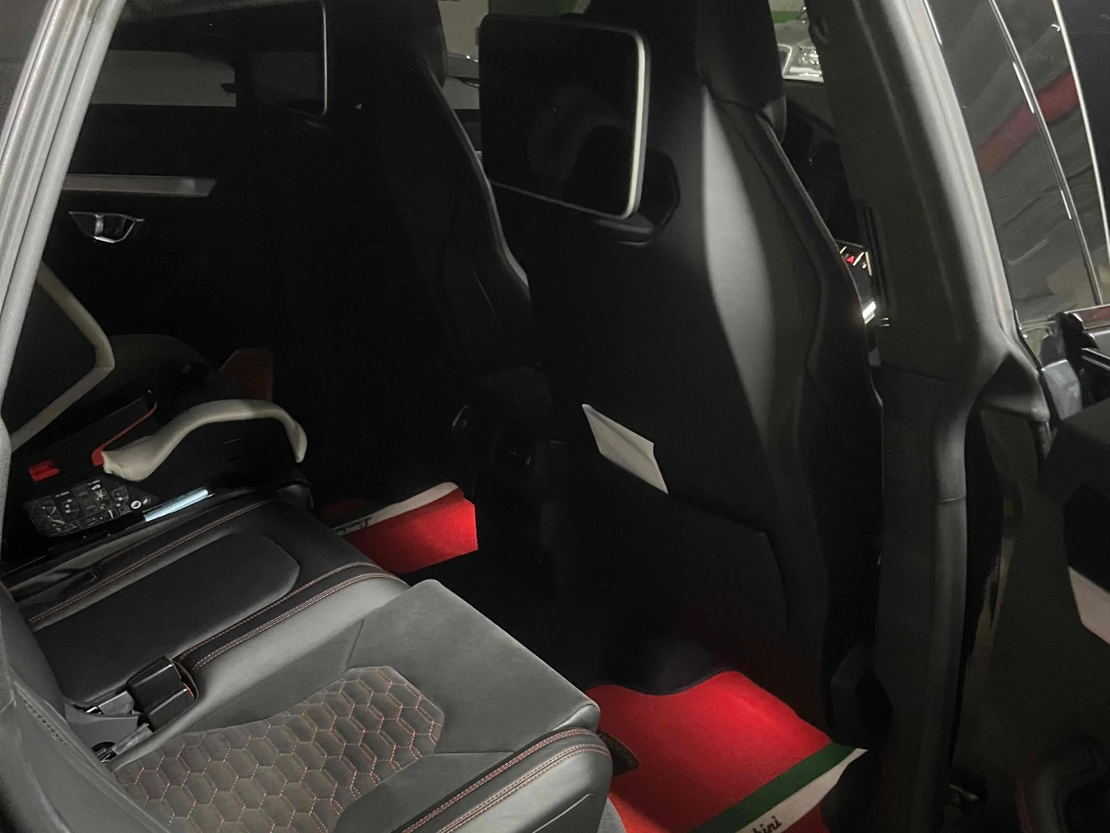 Lamborghini Urus carbon edition* bang and olufsen, снимка 5 - Автомобили и джипове - 54124936