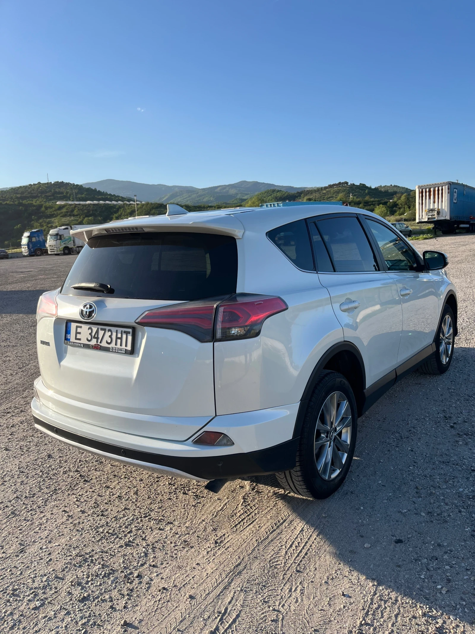 Toyota Rav4 2.0 D4D, снимка 4 - Автомобили и джипове - 54411429