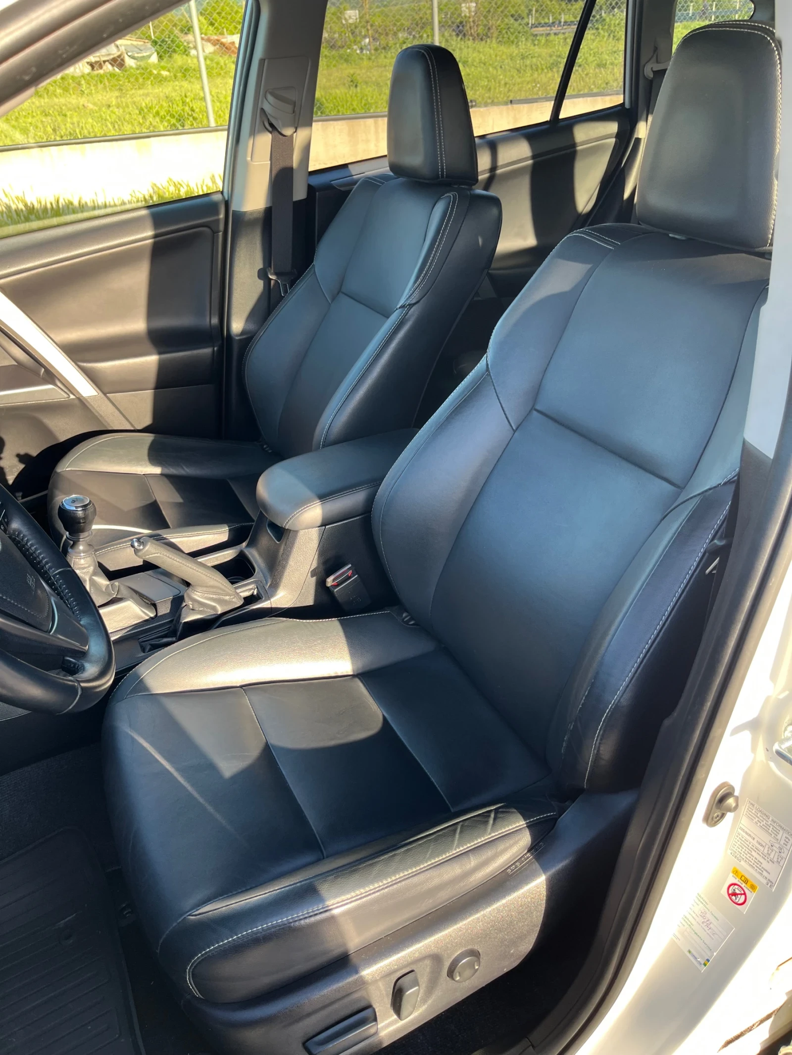 Toyota Rav4 2.0 D4D, снимка 10 - Автомобили и джипове - 54411429