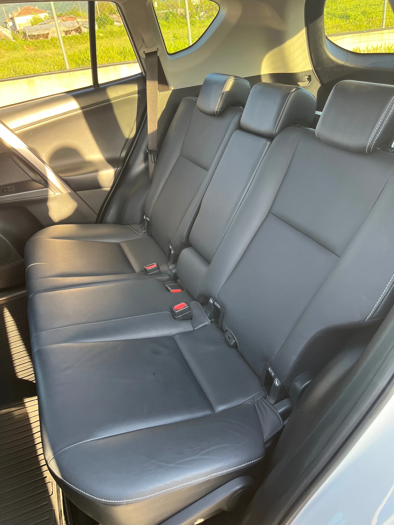 Toyota Rav4 2.0 D4D, снимка 11 - Автомобили и джипове - 54411429