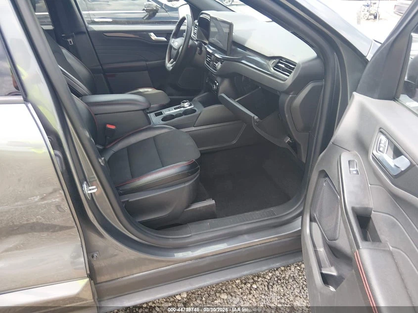 Ford Escape 1.5l St-Line, снимка 5 - Автомобили и джипове - 54568988