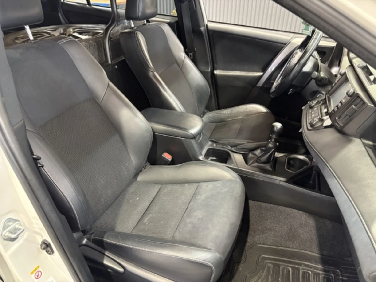 Toyota Rav4 2.0 D-4D | Перла | Топ изпълнение , снимка 17 - Автомобили и джипове - 54745785