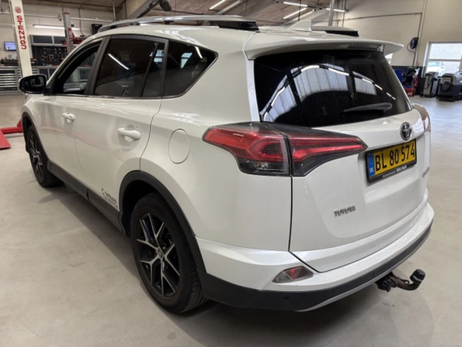 Toyota Rav4 2.0 D-4D | Перла | Топ изпълнение , снимка 4 - Автомобили и джипове - 54745785