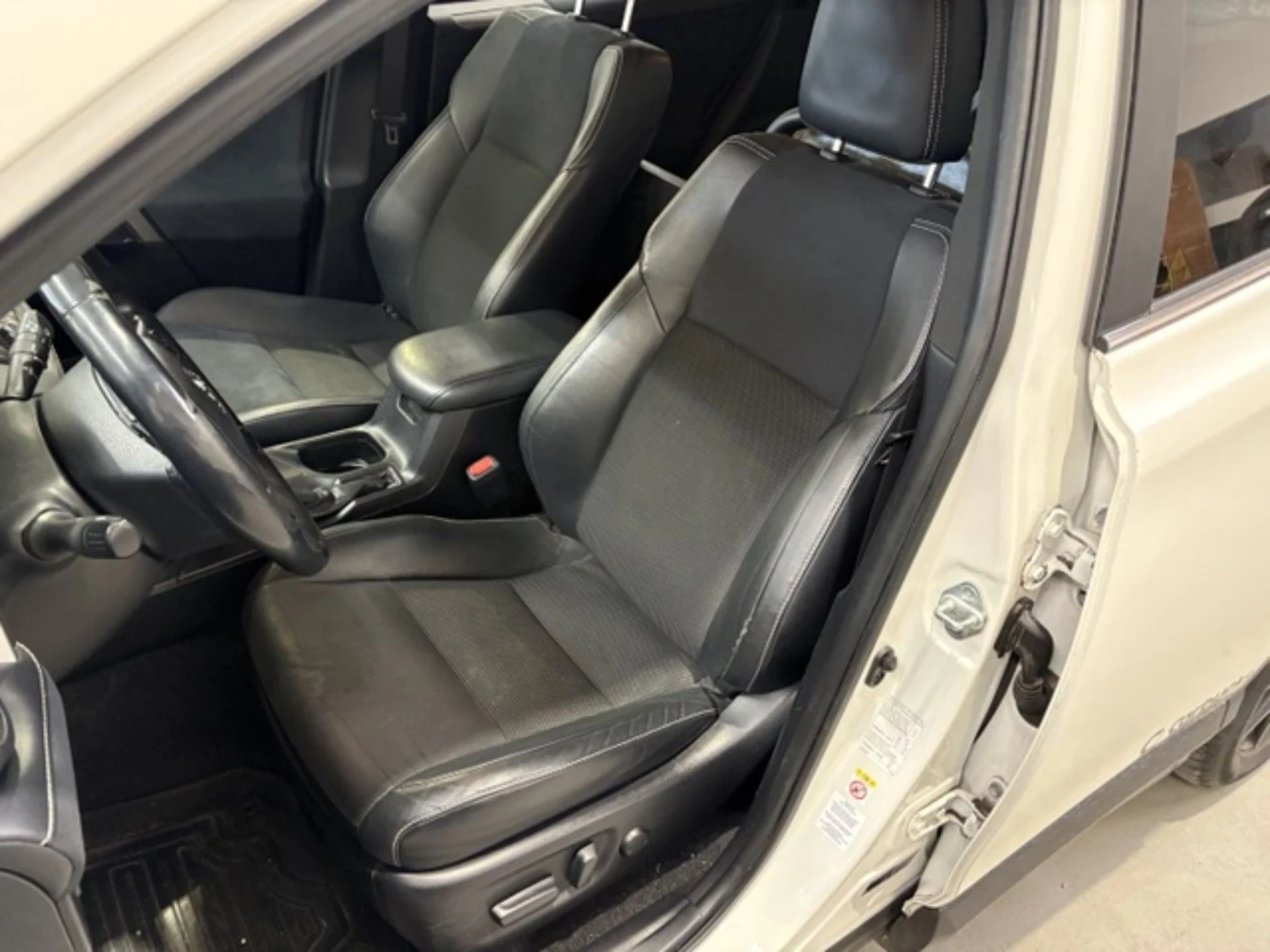 Toyota Rav4 2.0 D-4D | Перла | Топ изпълнение , снимка 7 - Автомобили и джипове - 54745785