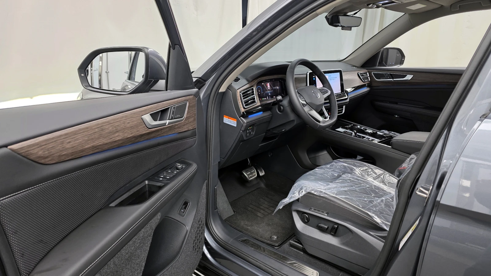 VW Atlas R-LINE| HUD| 360| ПОДГРЕВ| ОБДУХВАНЕ, снимка 10 - Автомобили и джипове - 54955738