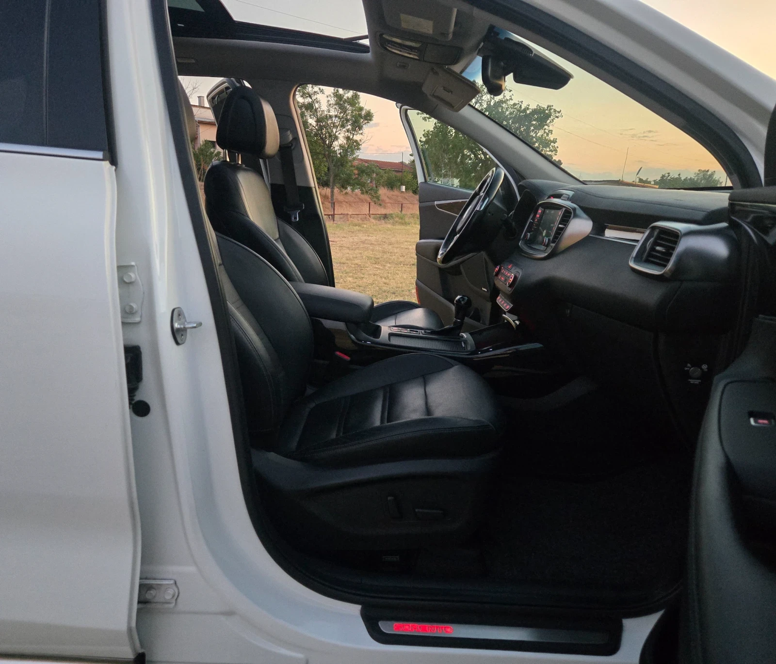 Kia Sorento FULL 2.2CRDI 4x4 * ПРЕЗИДЕНТ*  FACELIFT WAZE, снимка 9 - Автомобили и джипове - 56155908