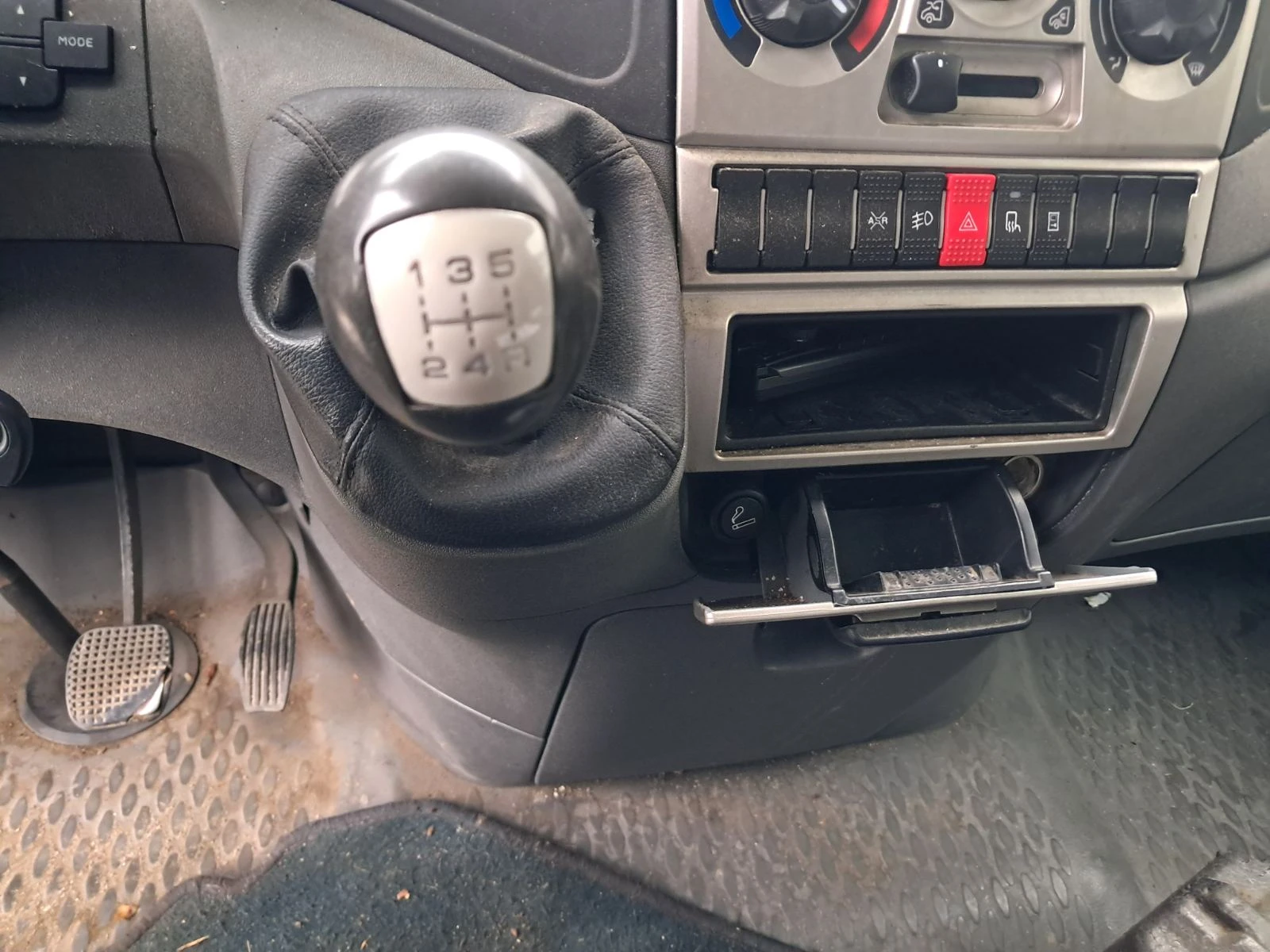 Iveco 35c13, снимка 3 - Бусове и автобуси - 54036146